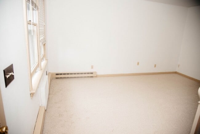 Building Photo - 1077 Donegal Springs Rd