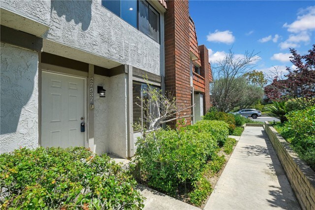 Building Photo - 27937 Ridgebluff Ct