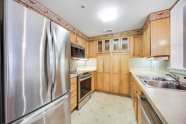 Foto del edificio - Updated 2BR Condo with Balcony, Garage Parking & Resort-Style Amenities