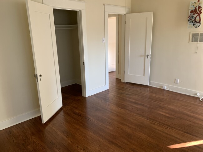 B/Room - 1025 S Citrus Ave