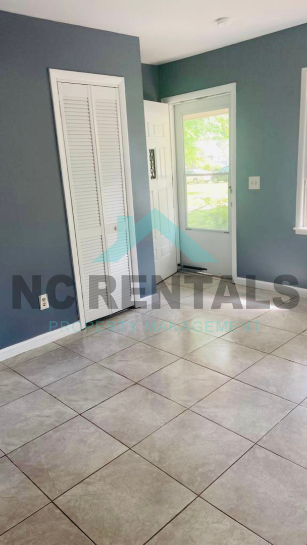 Foto del edificio - 3 BEDROOM 1 BATH GREENSBORO NC 27405