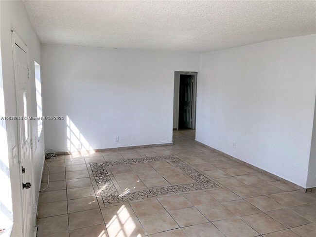 Foto del edificio - 4351 SW 24th St
