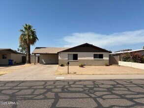 Building Photo - 2930 W Laurel Ln
