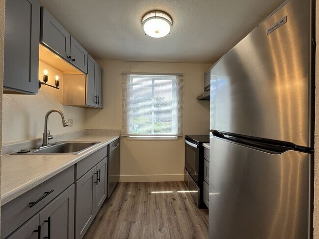 Foto del edificio - Spacious Corner Apartment with Three Bedrooms, Open Living Space & Modern Kitchen