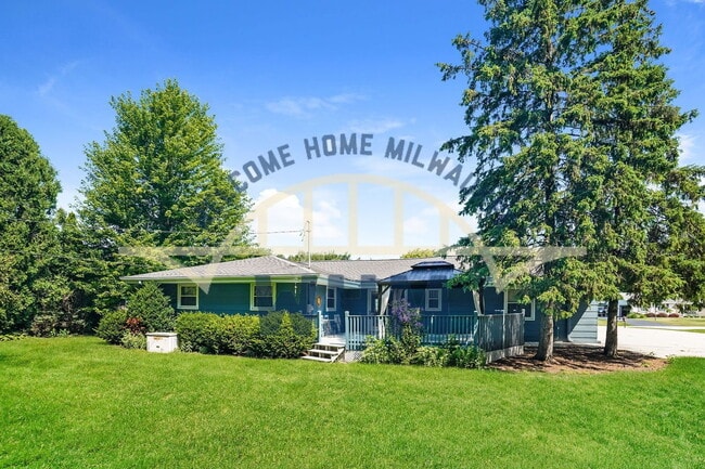 Building Photo - 17505 Royalcrest Dr
