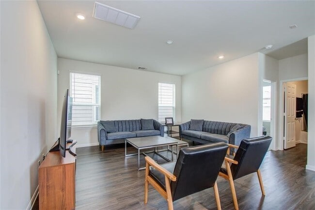 Building Photo - 12635 Baker Bend St