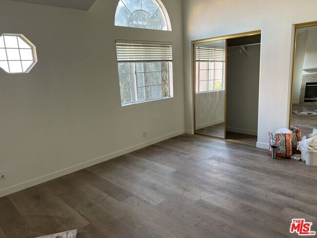 Foto del edificio - 2350 Foothill Blvd