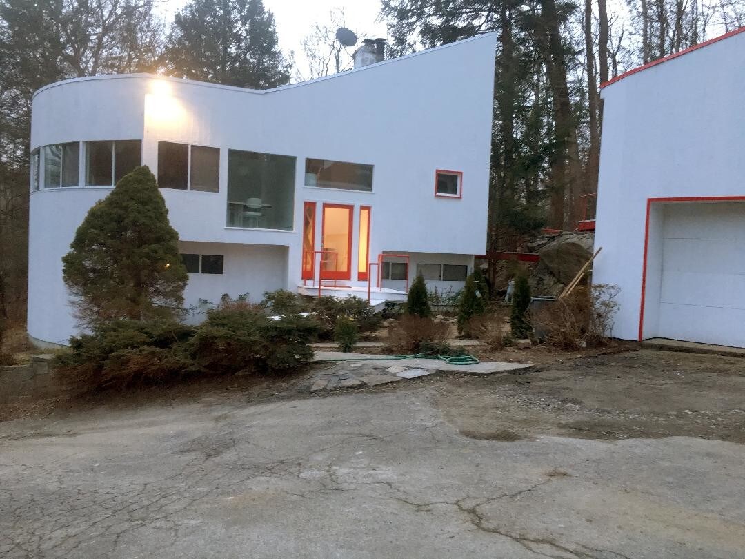 Primary Photo - 31 Winterbottom Ln