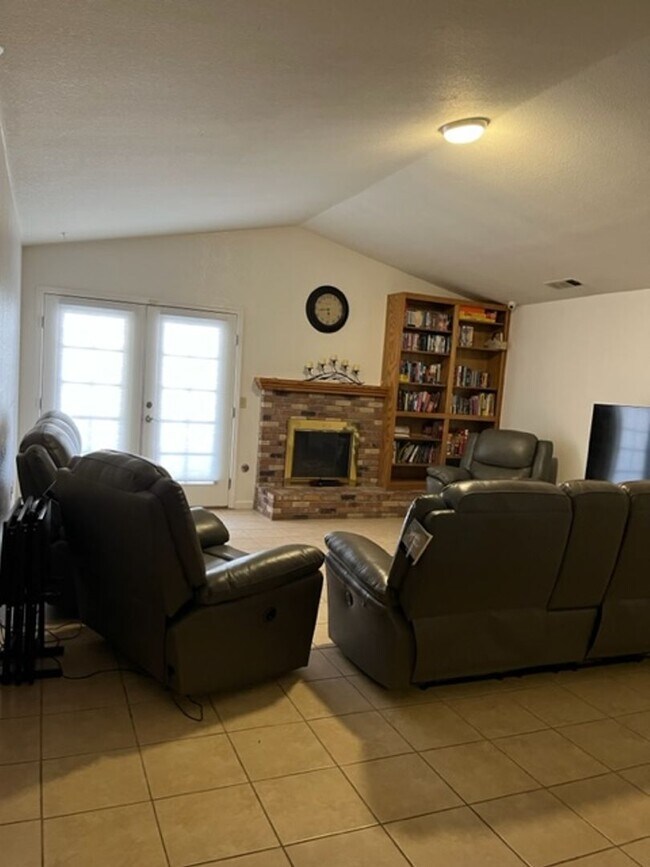 Building Photo - 2427 Cherrywood Ct