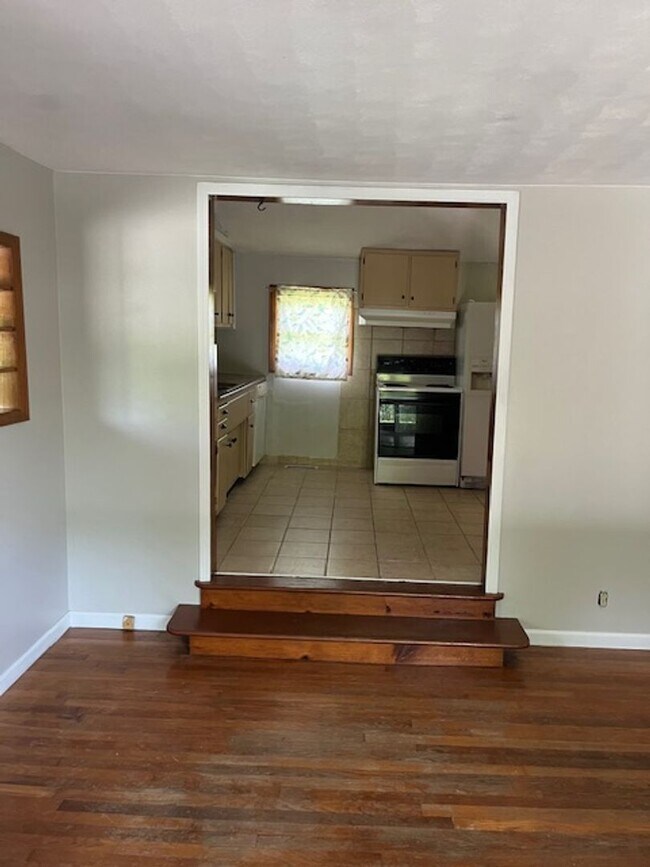 Foto del edificio - 3 bedroom, 1 bath Home: Located in Ellettsville! REDUCED PRICE!