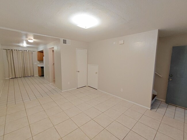 Foto del edificio - Move-In Ready 2-Story Apartment for Rent!