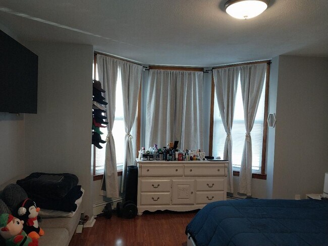 Building Photo - 4 Union Ave