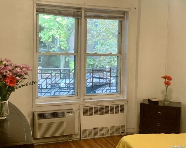 Foto del edificio - 144-30 Sanford Ave