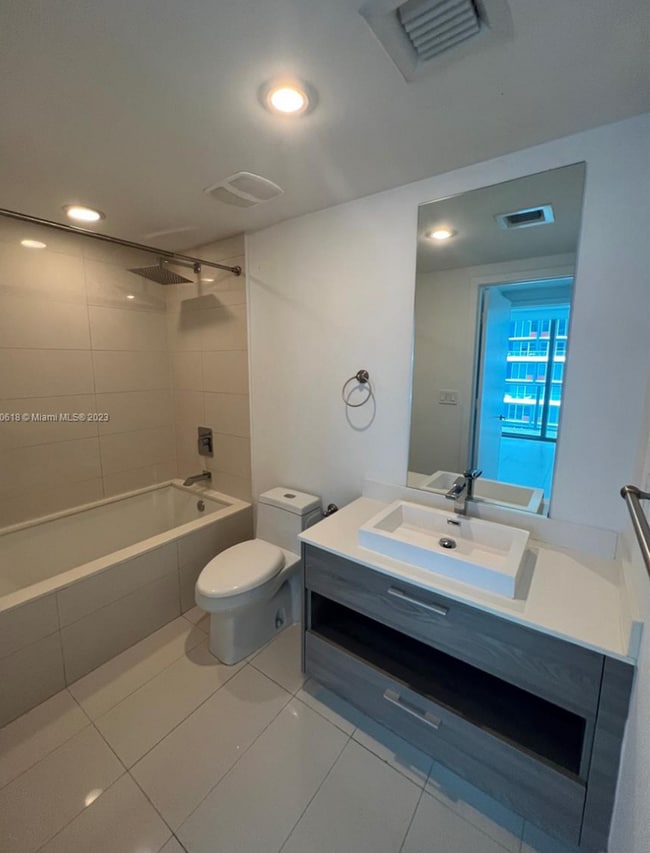 Foto del edificio - Live at the amazing Dua Residences || 1Bed/1bath