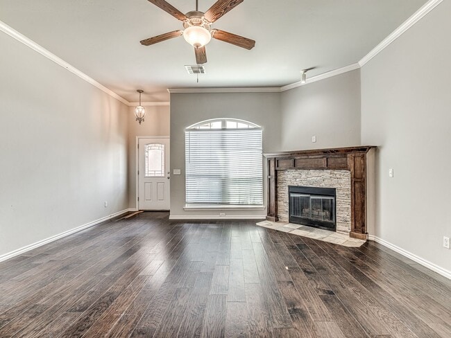 Foto del edificio - Updated Home + Montague Neighborhood + 3 b...