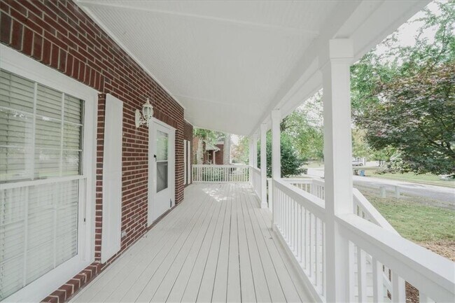 Building Photo - 4085 Pineset Dr