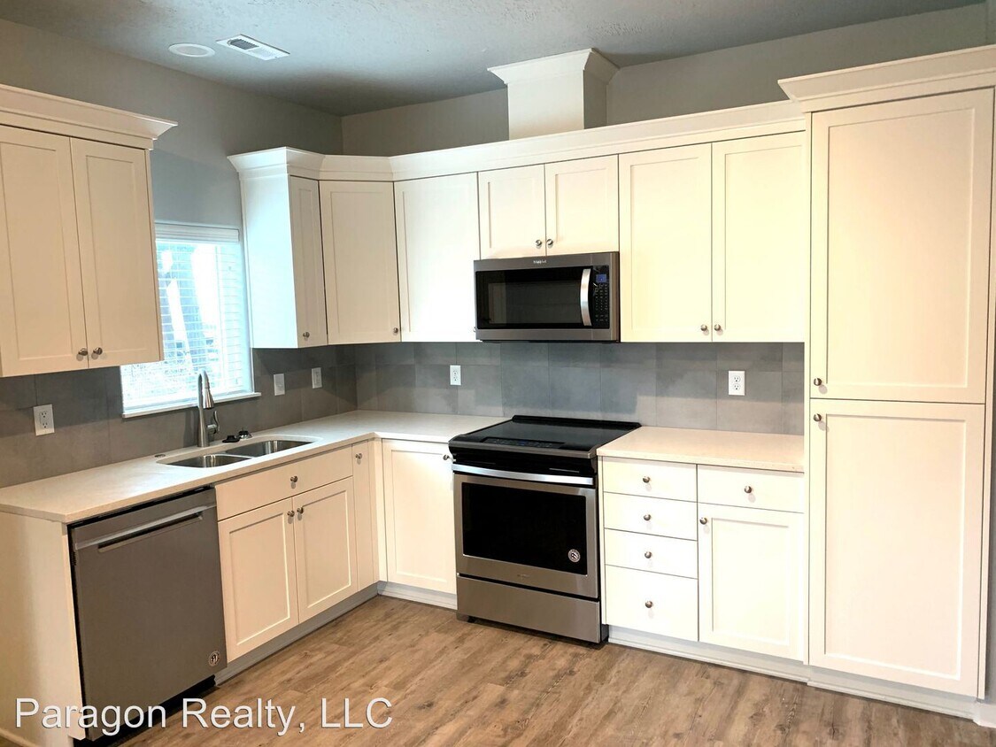 Foto principal - 826 Front Ave NE