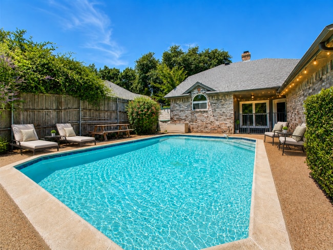 Building Photo - Exceptional Bedford Home with Pool – Your Backyard Getaway Awaits
