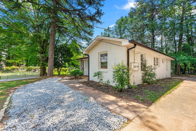Building Photo - 2553 Mellville Ave