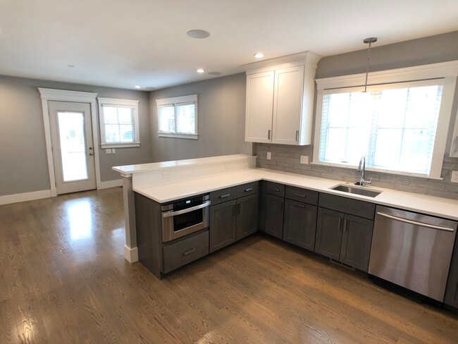 Building Photo - 88 Rossmore Rd