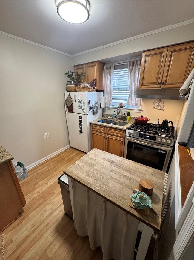 Building Photo - 655 E Walnut St