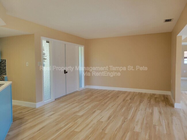 Foto del edificio - 1985 Cove Dr