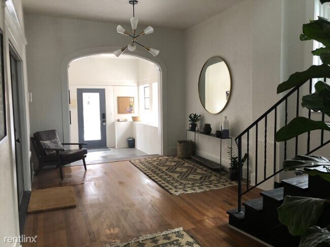 Foto del edificio - 1266 N Lafayette St