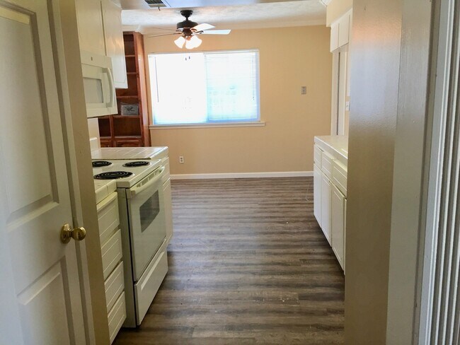 Foto del edificio - $2,250 Ashlan & Fowler, 3 Bedroom - Griffi...