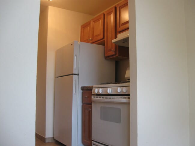Building Photo - 619 Southcrest Dr