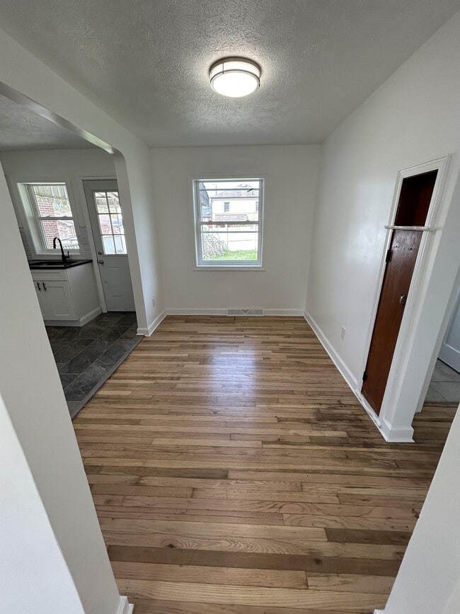 Building Photo - 2019 Oregon Ave