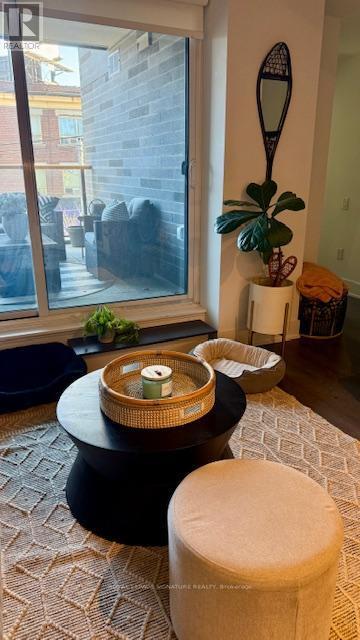 Photo du bâtiment - 1888 Queen St E