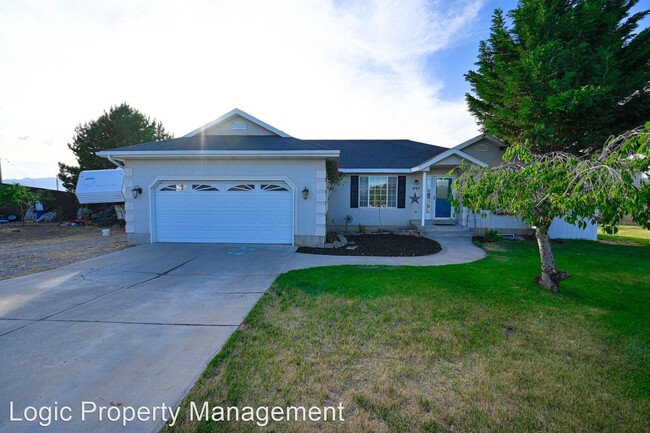 Foto del edificio - 3 br, 2 bath House - 697 E. 1725 N.