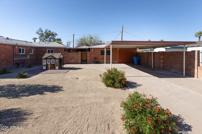 Building Photo - 1330 E Monte Vista Rd