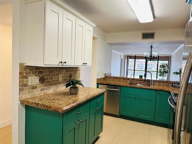 Foto del edificio - 6423 Coral Lake Dr