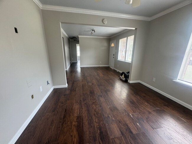 Building Photo - Move in Ready - 4 bedroom 2 bath