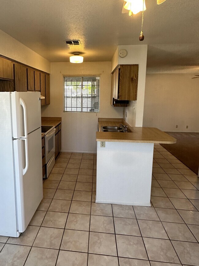 Foto del edificio - 9001 W Elm St