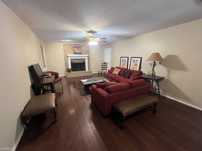 Building Photo - 3 br, 2 bath House - 749 Avenue B