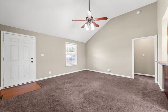Foto del edificio - 3 Bedroom Pet Friendly Home For Rent Close...