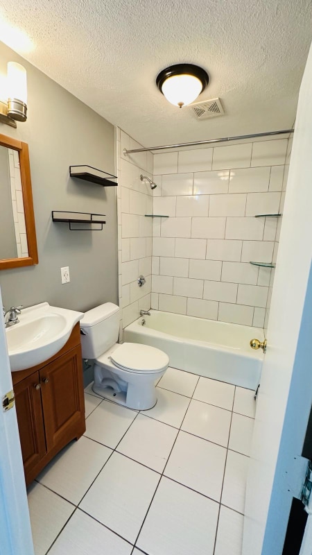 Building Photo - 5 Kenmar Dr