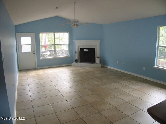 Living area - 994 Muolea Ct