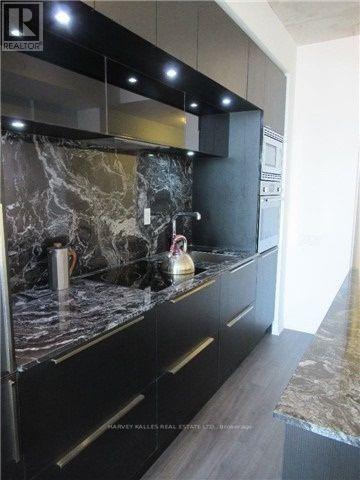 Photo du bâtiment - 88 Blue Jays Way