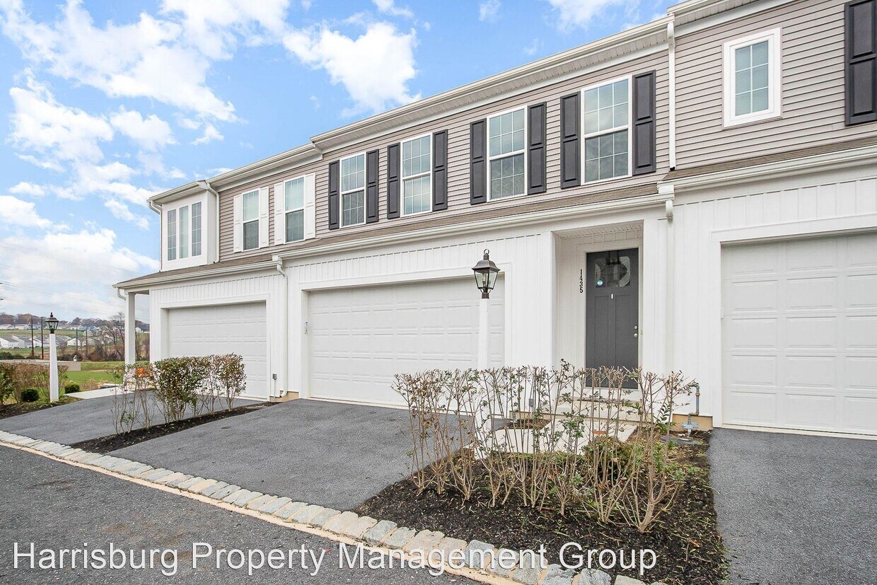 3 br, 2.5 bath House 1435 Cassie Way House Rental in Mechanicsburg