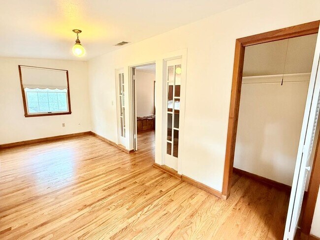 Foto del edificio - 2534 Harris Blvd