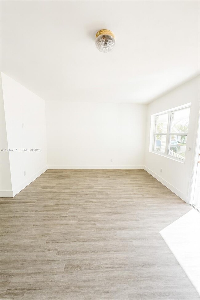 Foto del edificio - 5825 SW 9th Terrace