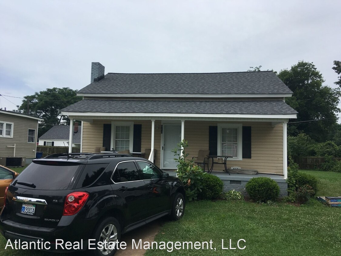 3 br, 1 bath House - 910 N Main Street