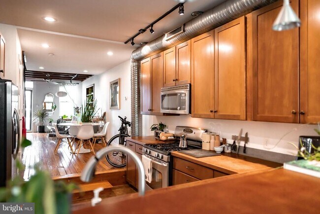 Foto del edificio - 221 E Heath St