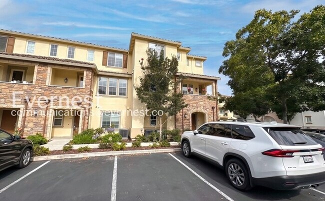 Building Photo - 3-Bed/3.5-Bath Townhome/ Available Soon!