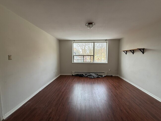 Photo du bâtiment - 140 Springhurst Ave