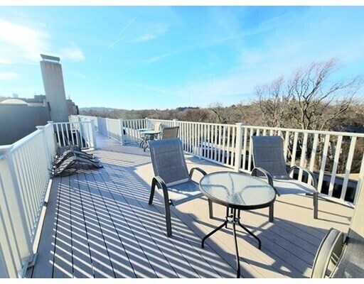 Foto del edificio - 1056 Beacon St