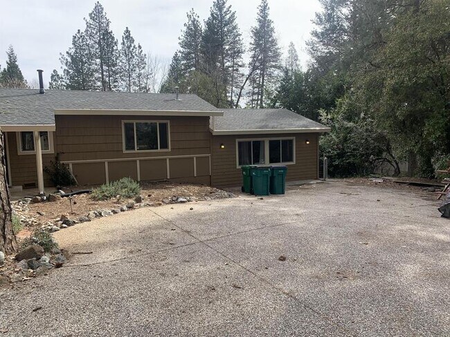 Building Photo - 11591 Ridge Rd
